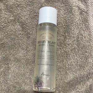 Ariul Jeju Island Berry Blast Boosting Toner